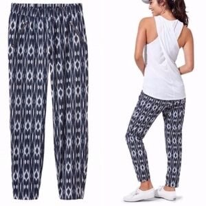 Athleta Reflections Aspire women’s navy & white print geo design pants Medium
